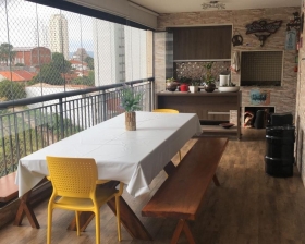 Espaçoso Apartamento de 194m², 3 suites, 3 vagas, na Aclimação, Repleto de Comodidades!
