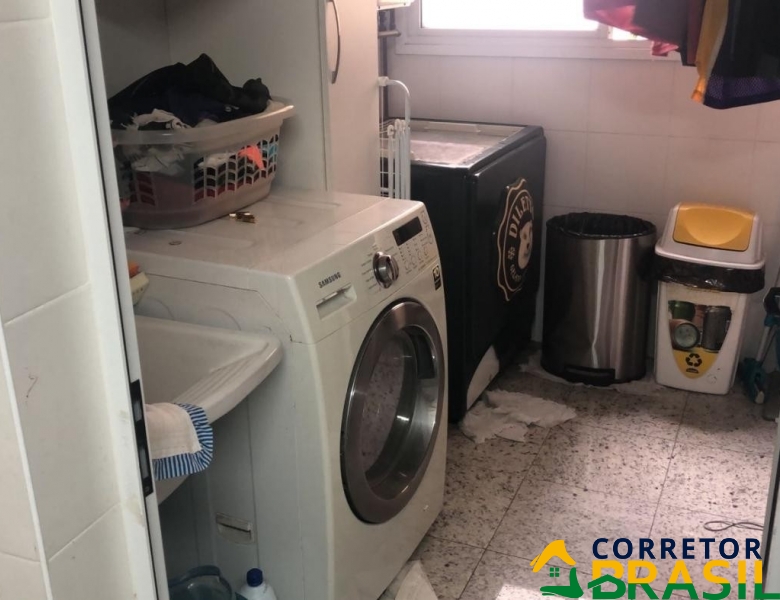 Espaçoso Apartamento de 194m², 3 suites, 3 vagas, na Aclimação, Repleto de Comodidades!