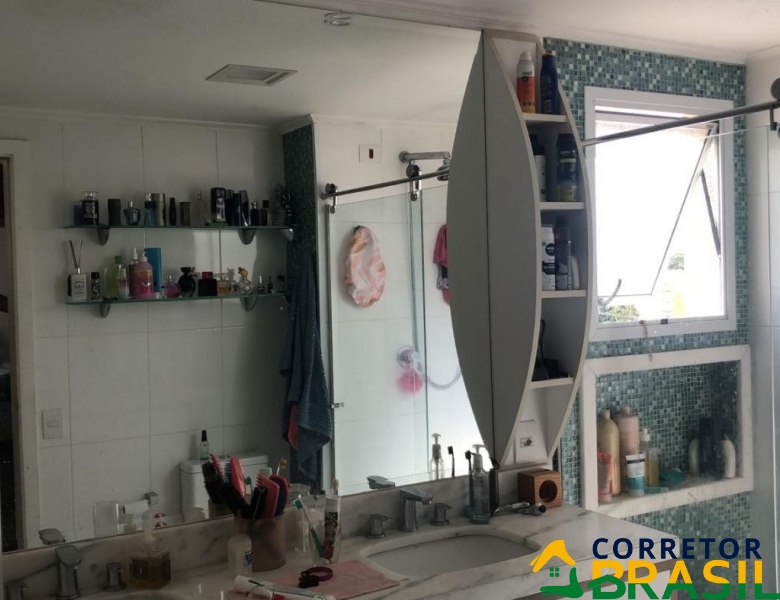 Espaçoso Apartamento de 194m², 3 suites, 3 vagas, na Aclimação, Repleto de Comodidades!