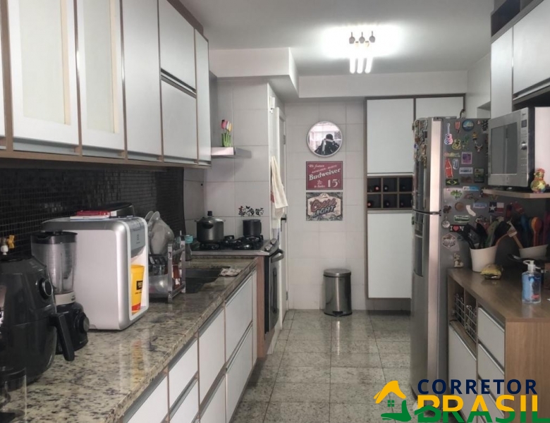 Espaçoso Apartamento de 194m², 3 suites, 3 vagas, na Aclimação, Repleto de Comodidades!