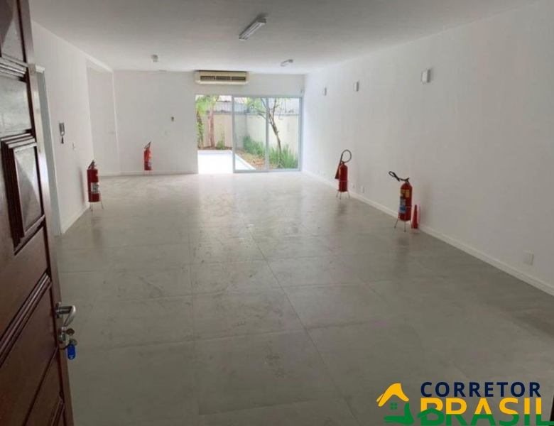 Casa Comercial Pronta para Uso na Vila Mariana, São Paulo - 302m², 4 Banheiros e 6 Vagas de Garagem