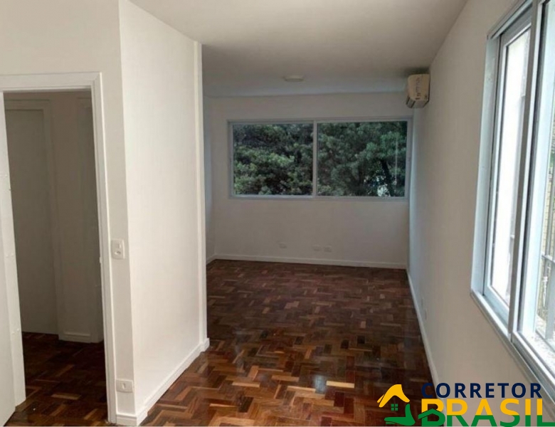Casa Comercial Pronta para Uso na Vila Mariana, São Paulo - 302m², 4 Banheiros e 6 Vagas de Garagem