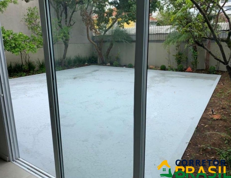 Casa Comercial Pronta para Uso na Vila Mariana, São Paulo - 302m², 4 Banheiros e 6 Vagas de Garagem