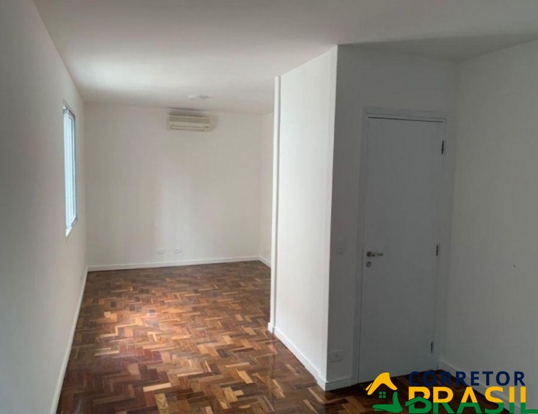 Casa Comercial Pronta para Uso na Vila Mariana, São Paulo - 302m², 4 Banheiros e 6 Vagas de Garagem