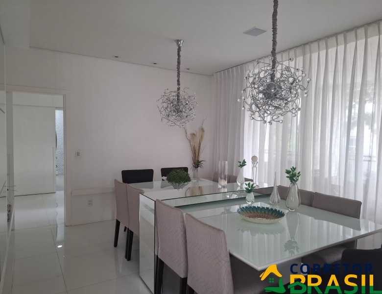 Apartamento Luxuoso em Moema, 406 metros, 4 Suítes 5 vagas.