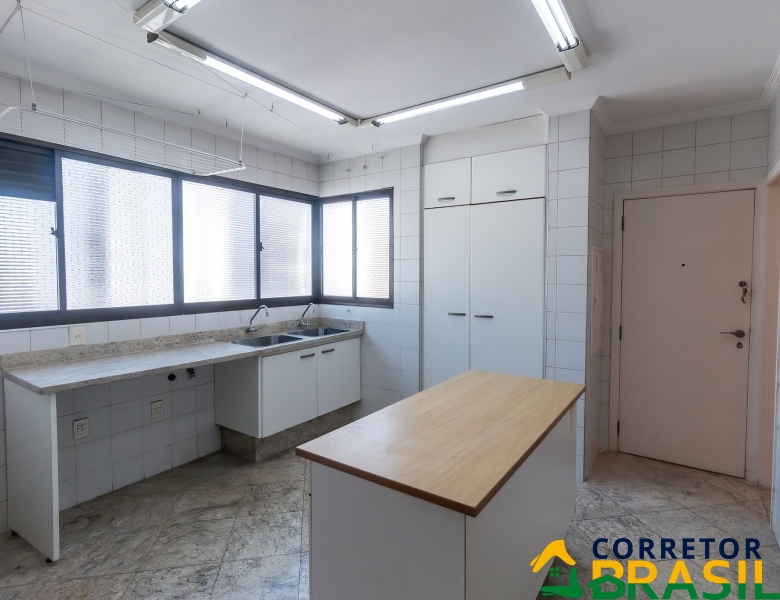 Apartamento Luxuoso, Itaim Bibi 240metros  3 Quartos, 3 Vagas e Lazer Completo